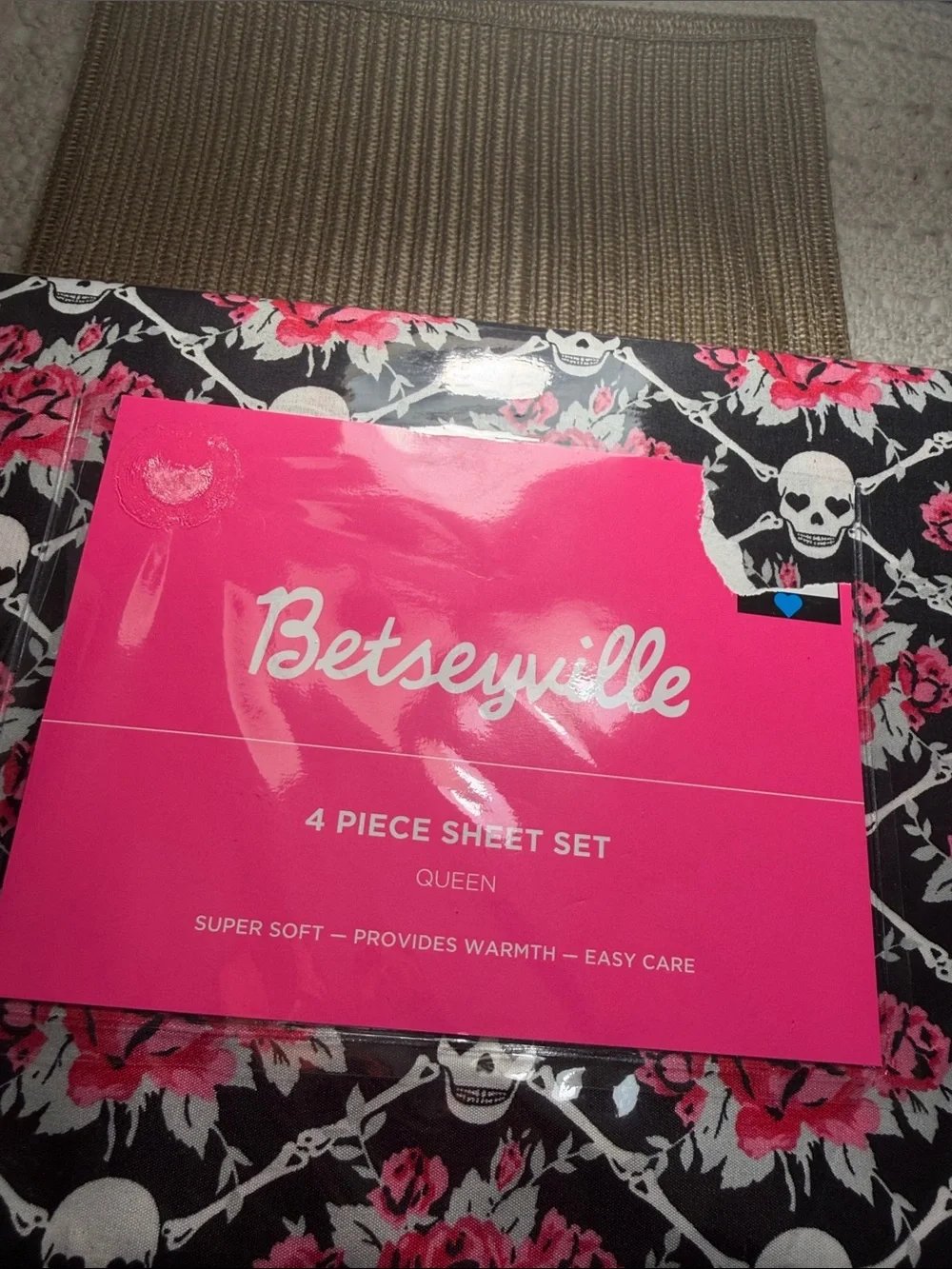 Betseyville by Betsey Johnson Queen 4 Piece Sheet Set Skull Floral Pink Black
